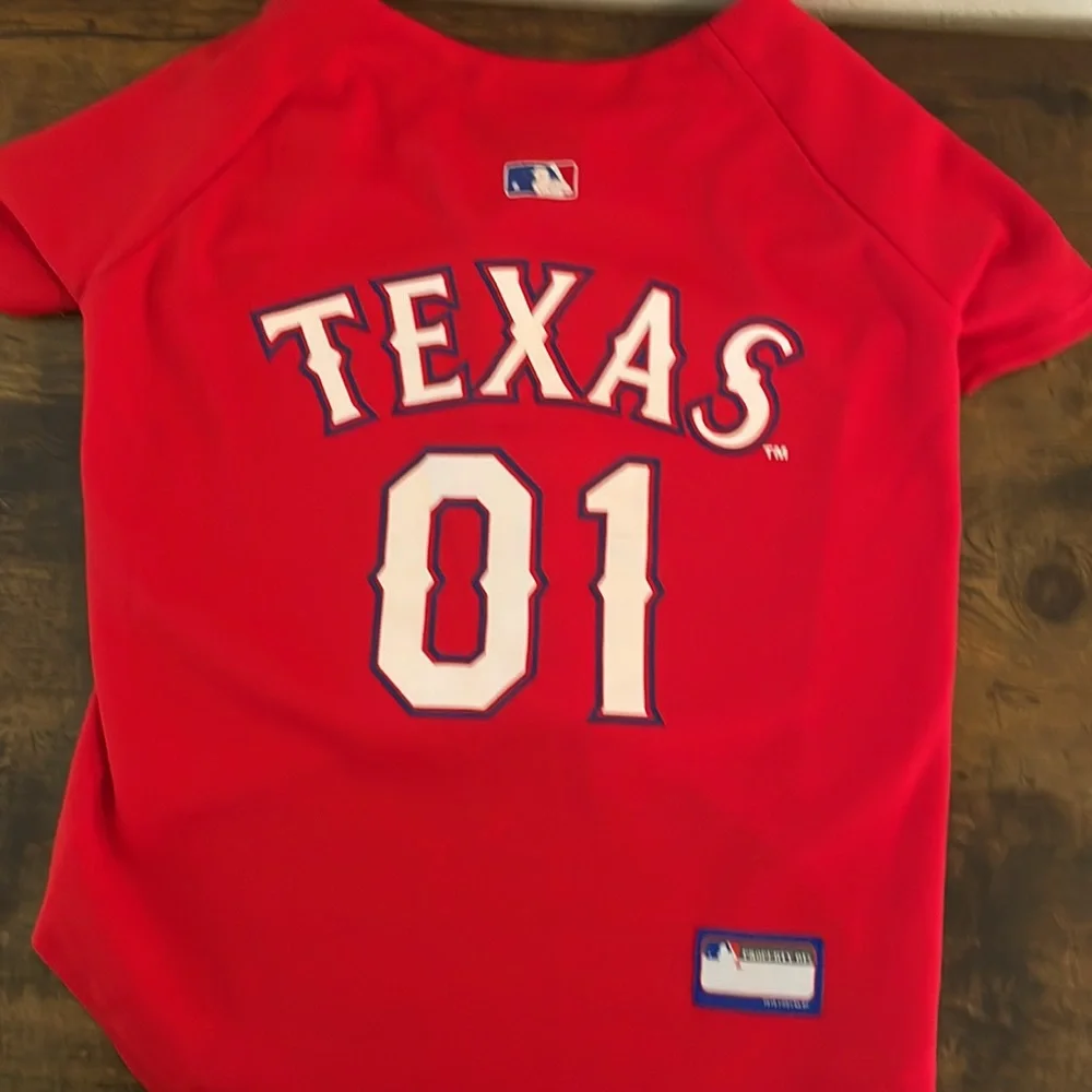Pets First size Large 🐶 shirt‎ adorable